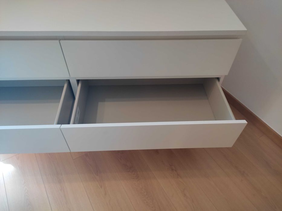 Cômoda novinha , em perfeito estado. O motivo da venda (mudança)