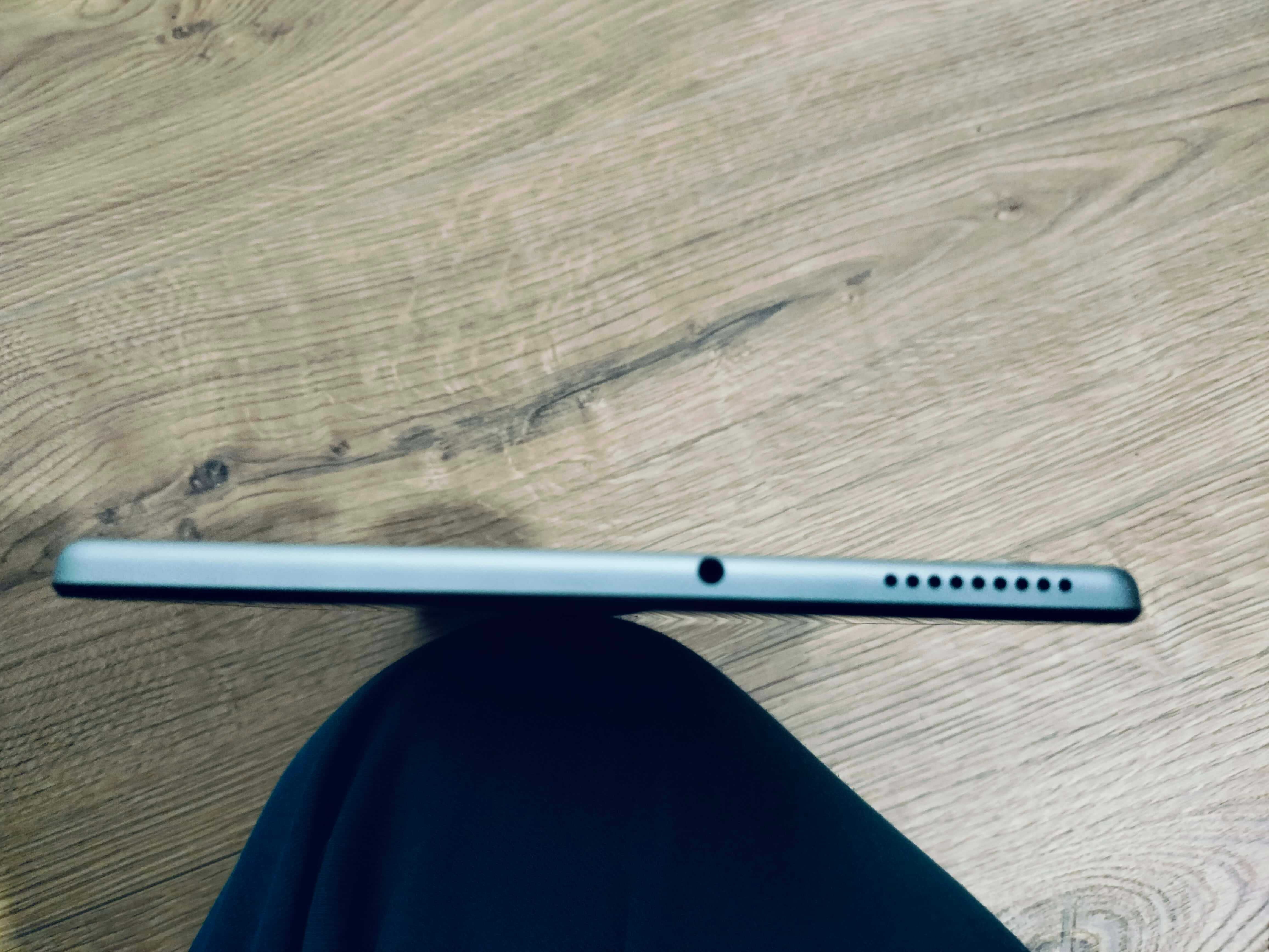 Tablet LENOVO M10+ Wifi TB-X606F 10,3" 4GB/64GB  uzywany - dobry