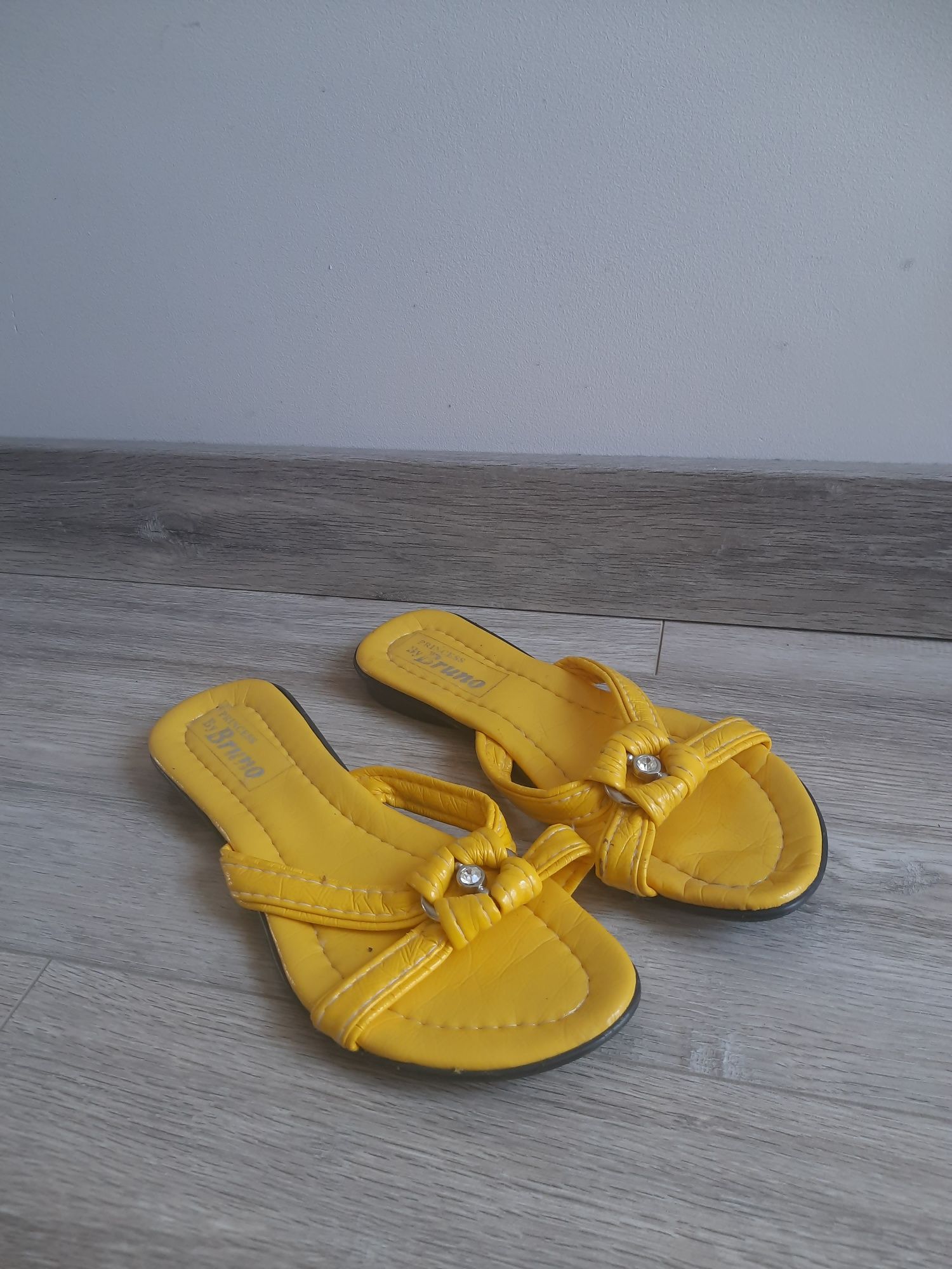 żółte klapki damskie 37