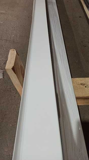 Плінтус Алюмінієвий накладний • 40 мм • 60 мм • 80 мм • 100 мм •