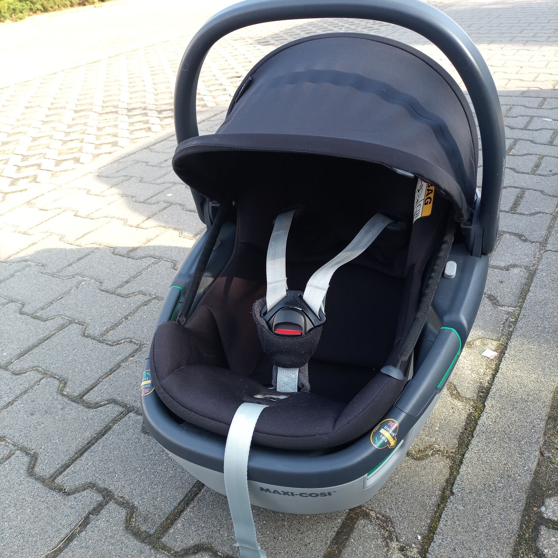 Maxi Cosi coral z bazą ISOFIX