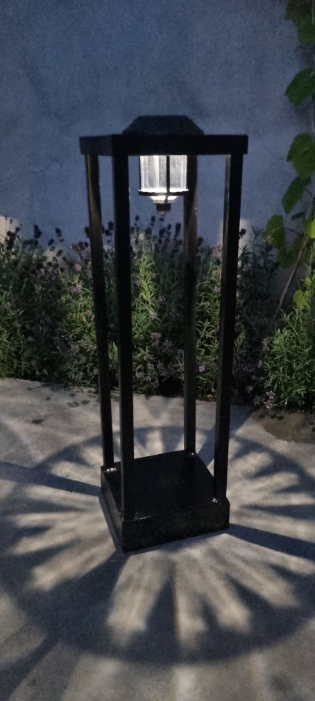 Lampa solarna ogrodowa. Metalowa
