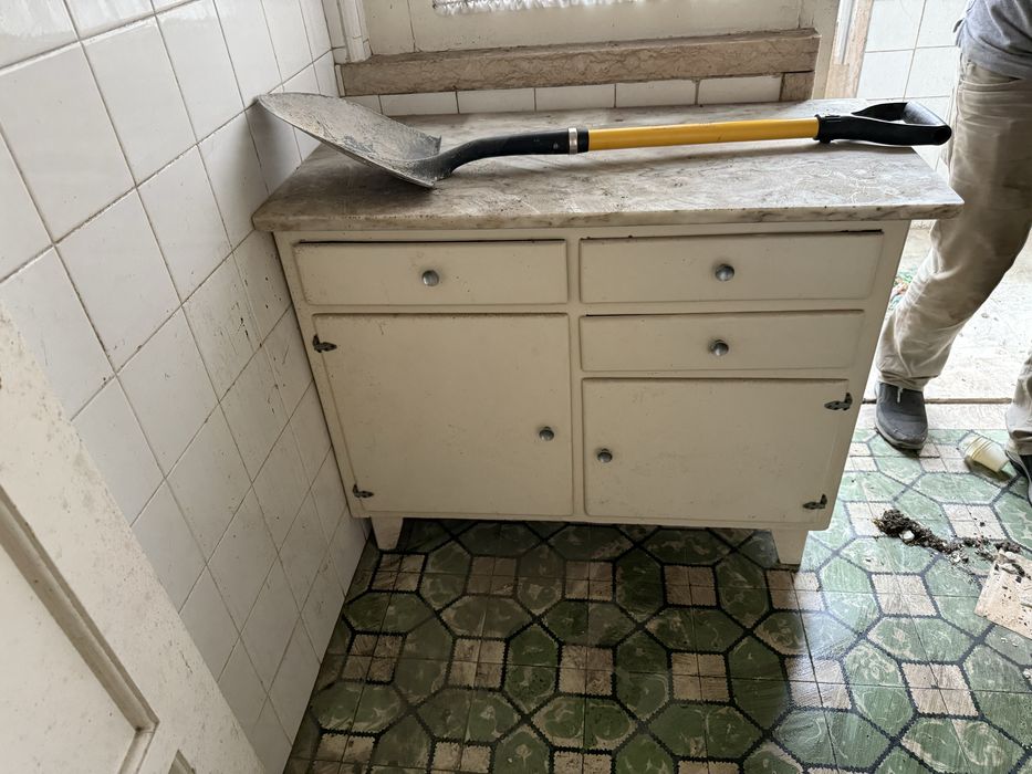 Cozinha completa com pedra anos 60