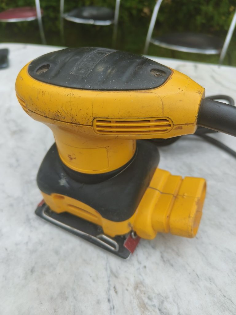 Szlifierka oscylacyjna DeWalt D26441