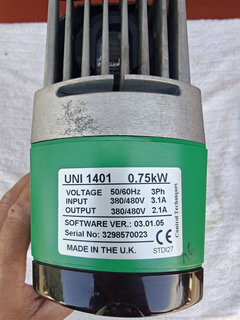 Uni Unidrive falownik 0.75kv 4.0kv klika sztuk
