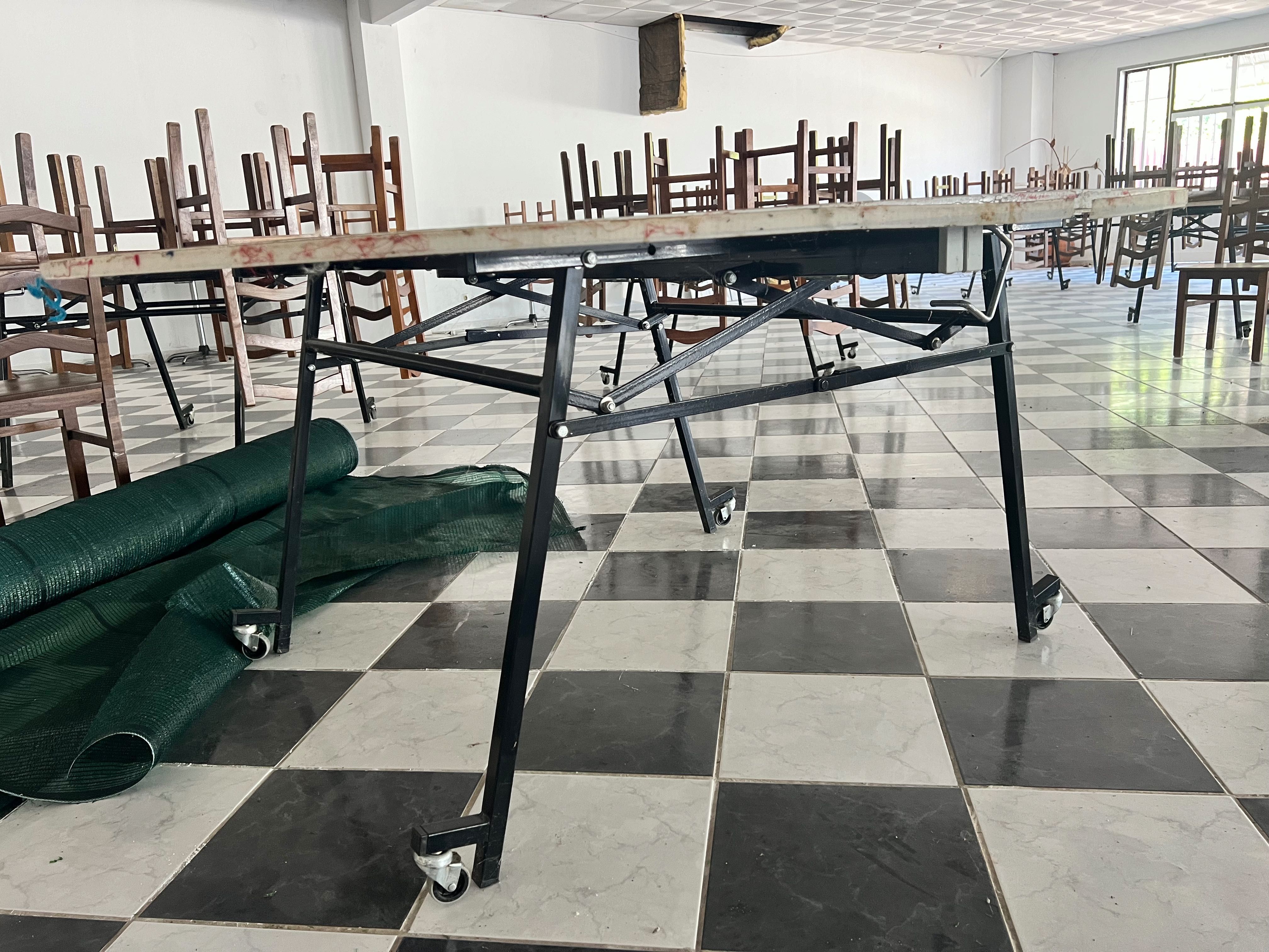 Vendo mesa de casamento de 10 pessoas dobrável com 1.70m de diâmetro
