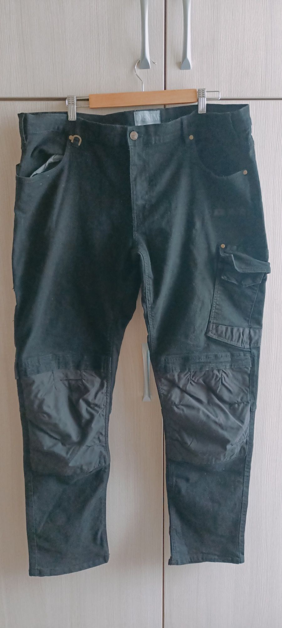 Reis. Spodnie robocze 58/2XL. Czarni dżins