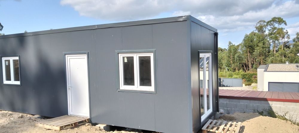 Anexo modelar com 9×3m   em aço galvanizado e painel sanduíche