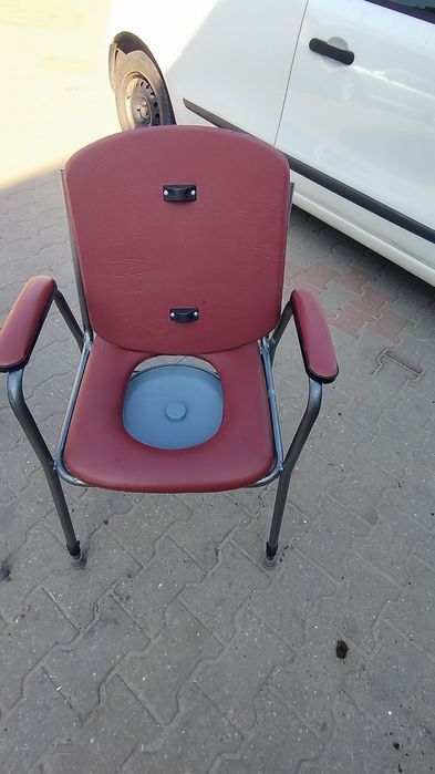 Krzesło toaletowe. Przenośna WC