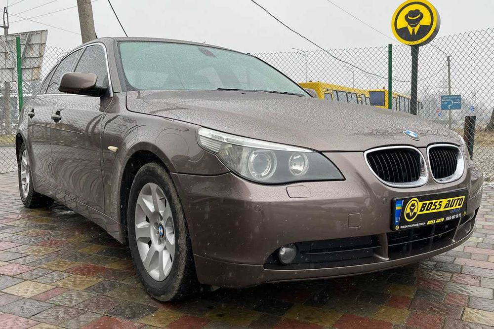 BMW 520I 2004 року