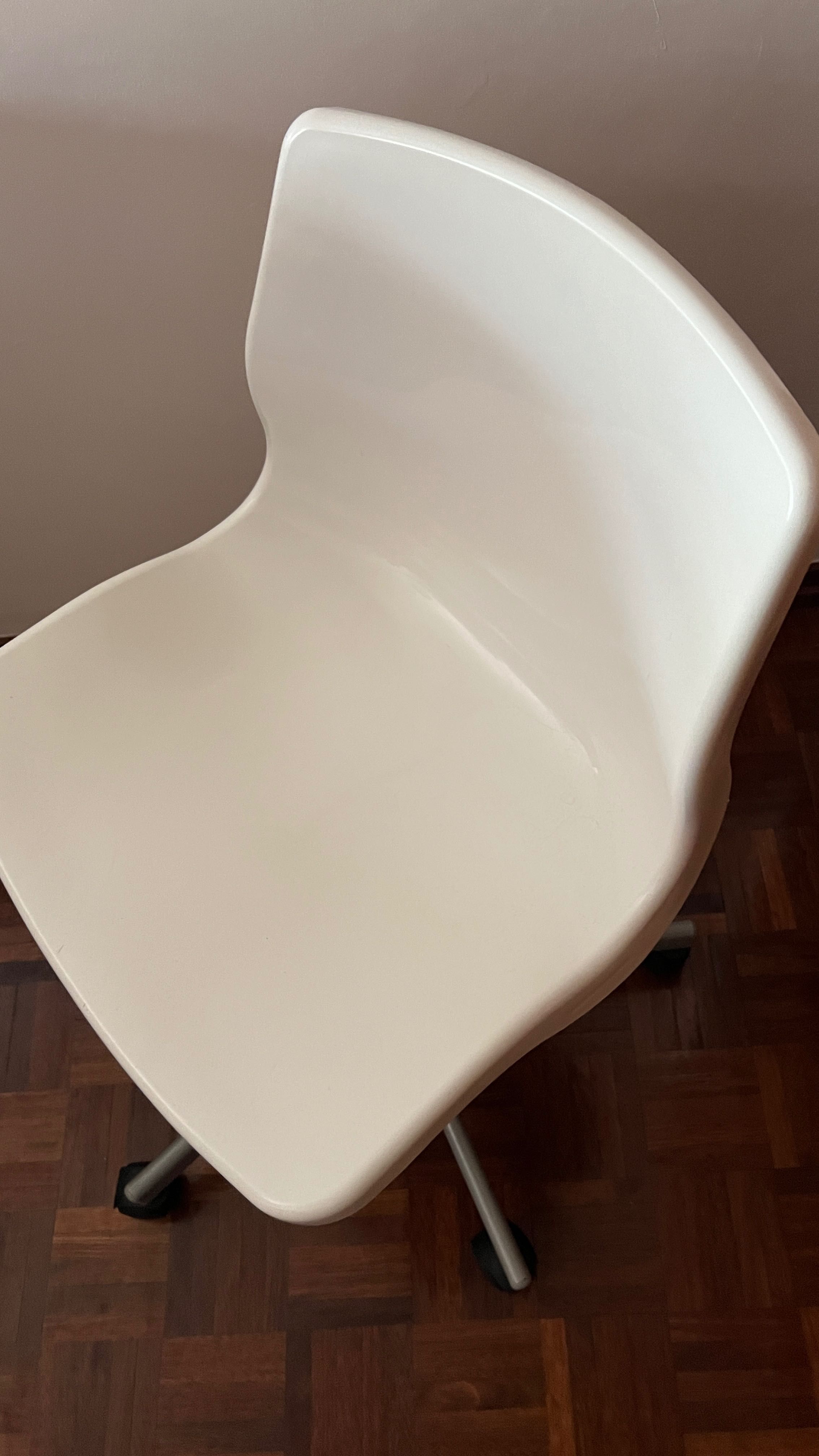 Cadeira branca ikea