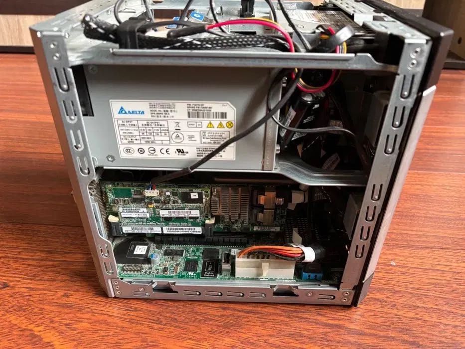 Продается HP MicroServer Gen8 с дисками - для дома/ офиса - NAS