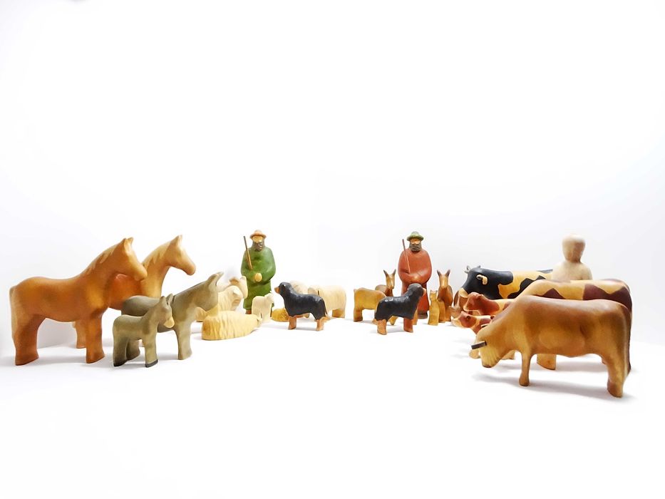 Zestaw 28 ręcznie wykonanych figurek marki Buntspecht