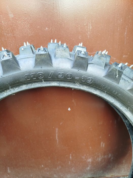 Opona 110/90/19 z kolcami Michelin AC10 kolec szwedzki zamienię na