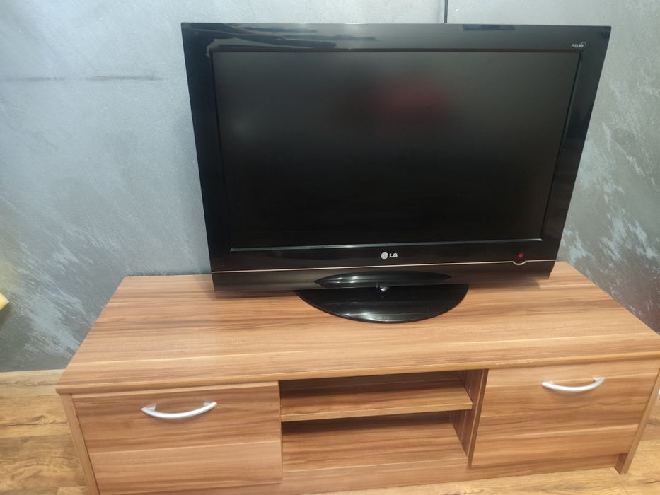 szafkę pod telewizor