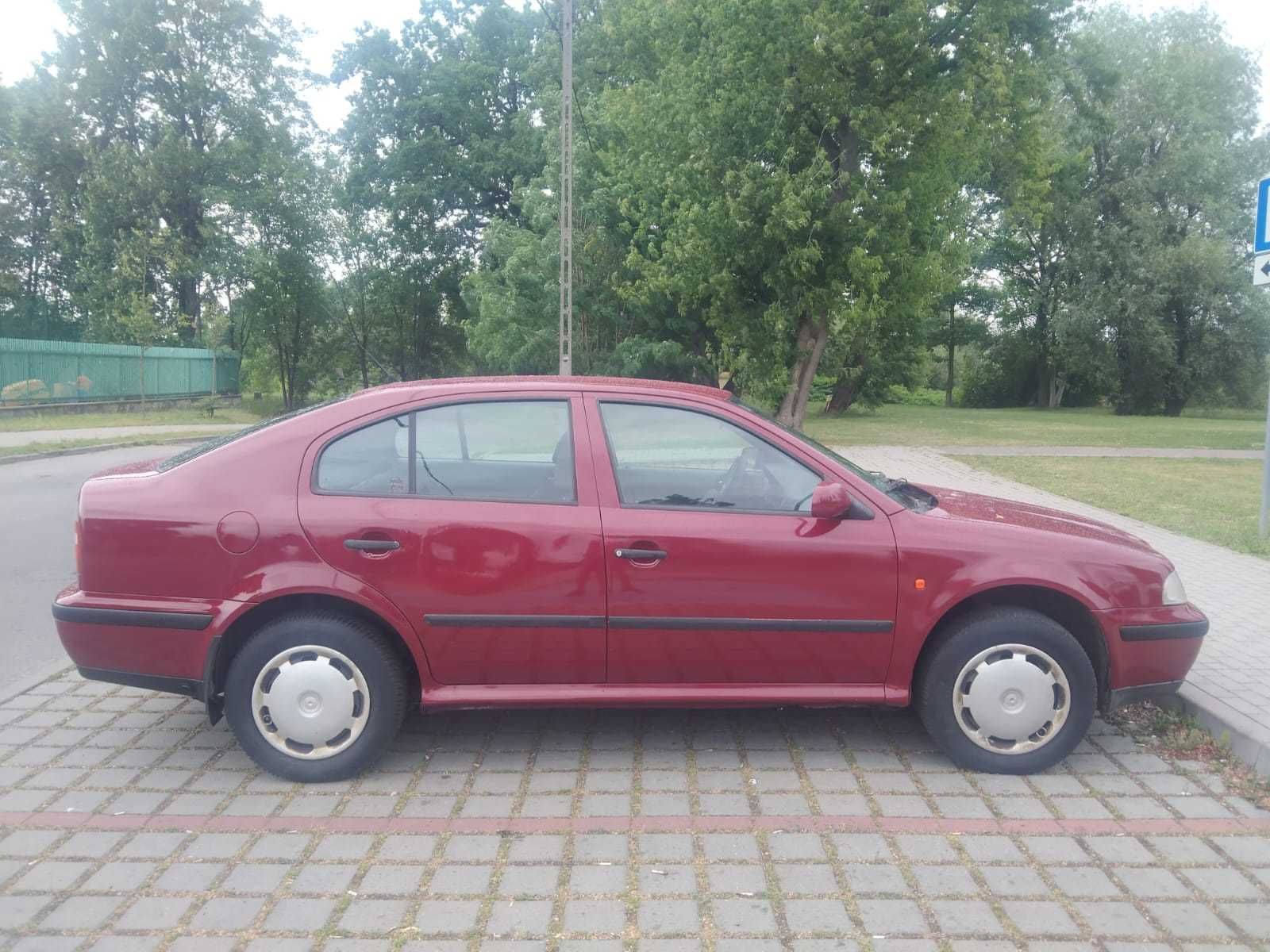 Skoda Octavia 1999r. 1.6benz LPG..90KM. waźne opałaty