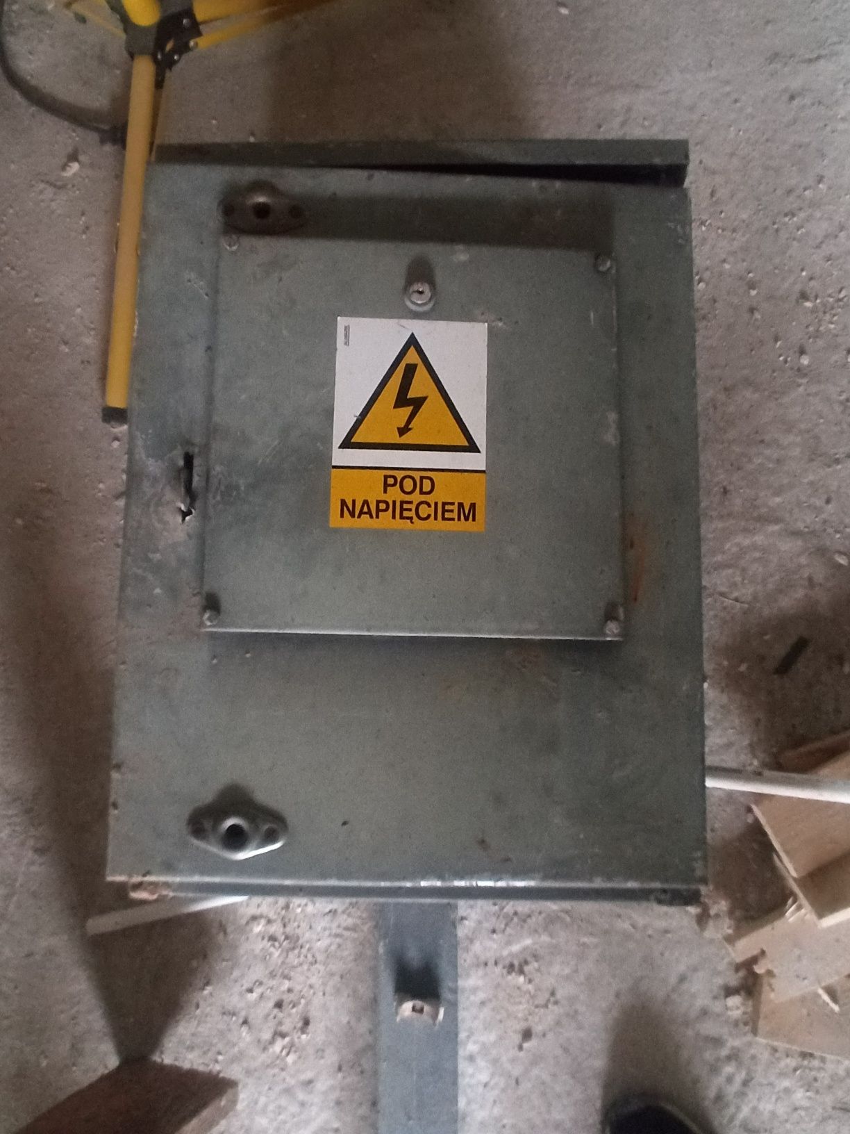 Skrzynka elektryczna budowlana