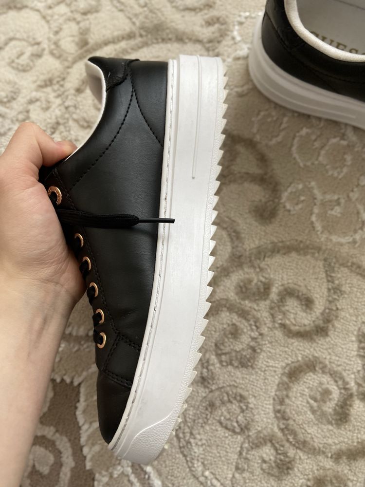 Продам Кеди GUESS 38 розмір
