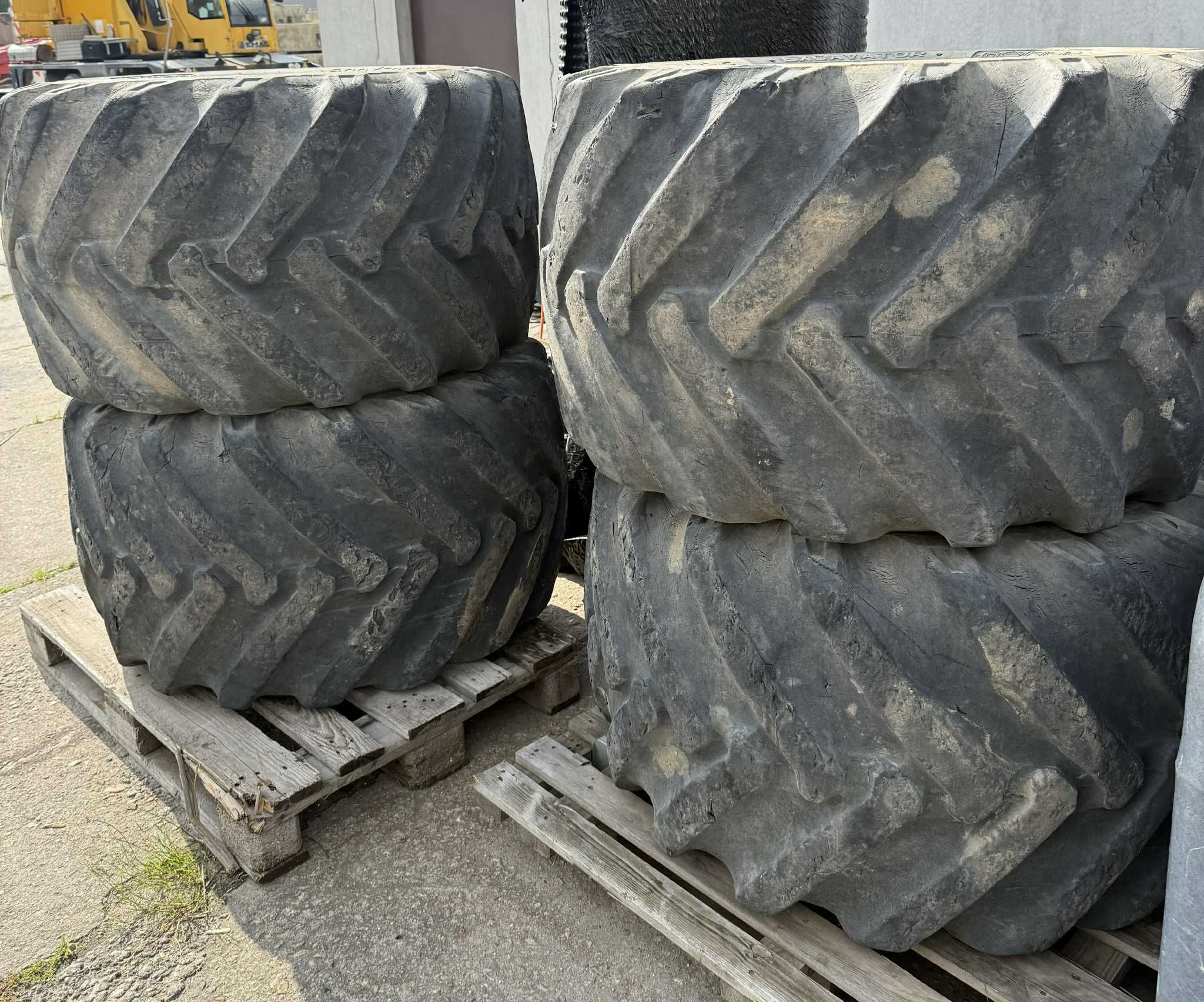 KOŁA do koparki - NOKIAN 600/50-22.5 TRS LS-2
