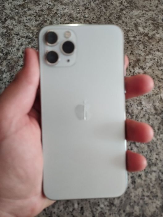 Продам айфон 11 про на 256 мб