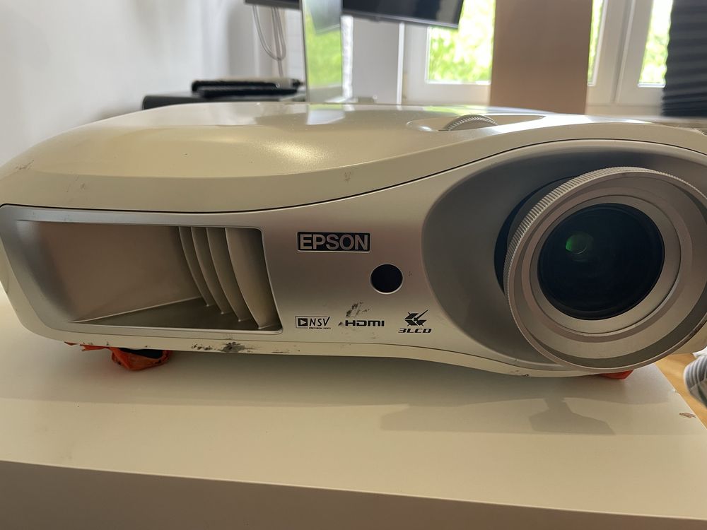 Projektor EPSON EMP-TW600