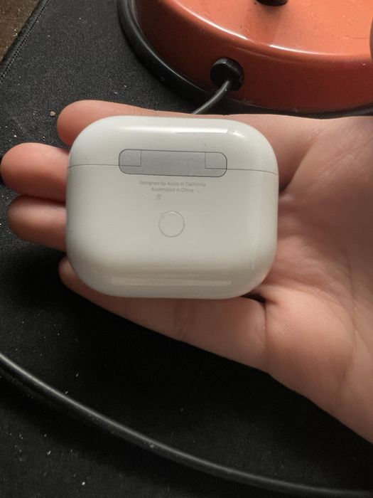 Зарядний кейс AirPods 3