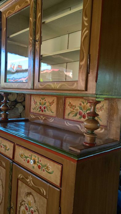 Przedwojenny kredens