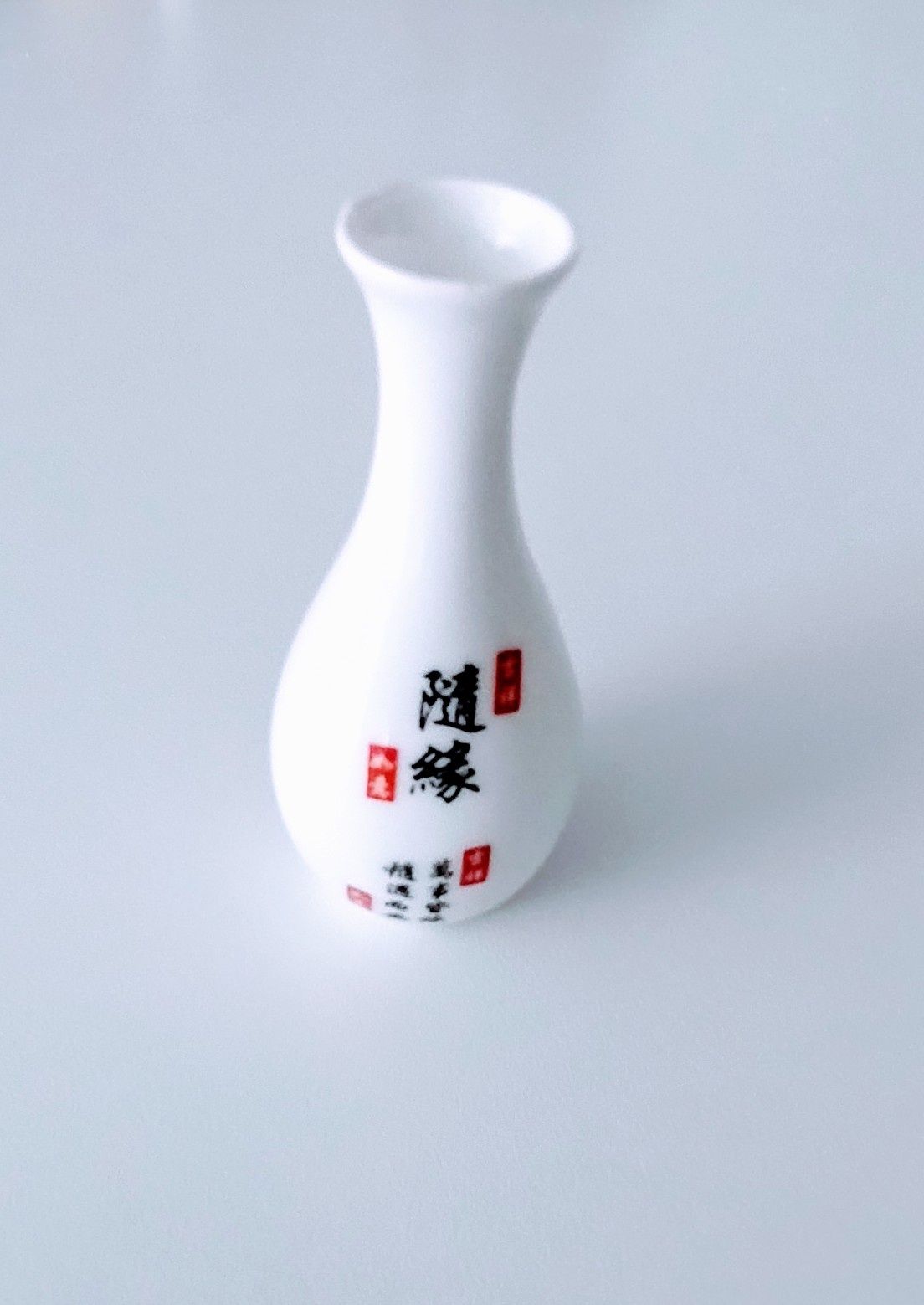 Wazon mini porcelanowy azjatycki zdobiony 8cm