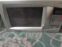 Продам микроволновую печь по запчастям. Daewoo KOG-6C2BS. Не рабочая.