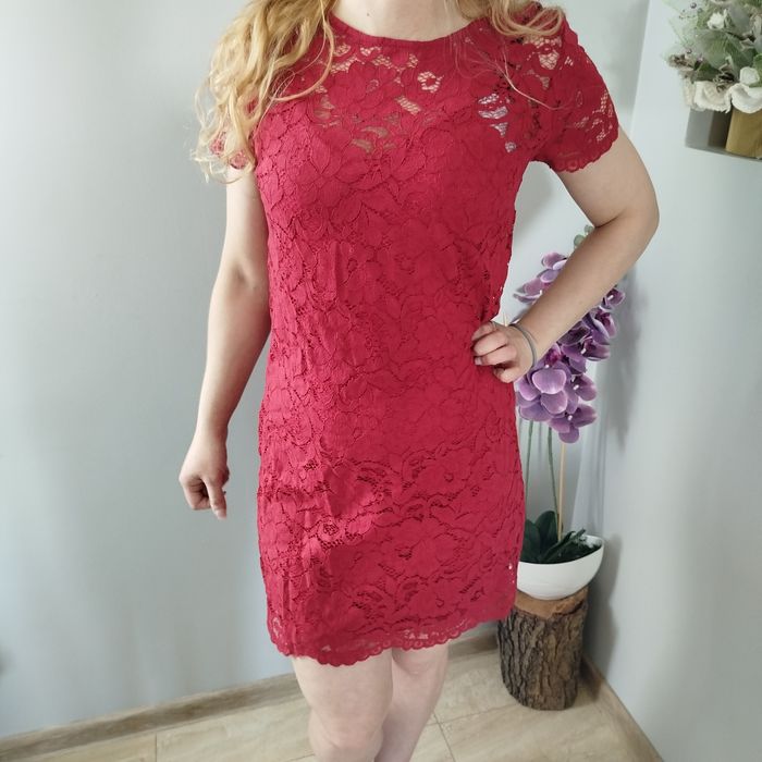 Piękna sukienka koronkowa m