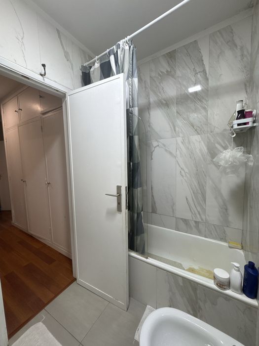 Quarto para arrendar junto a General torres .