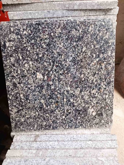 Гранитные  плиты