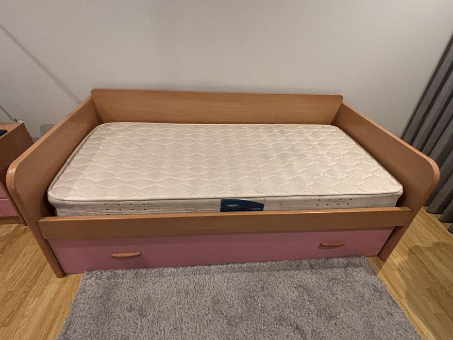 Cama com gaveta