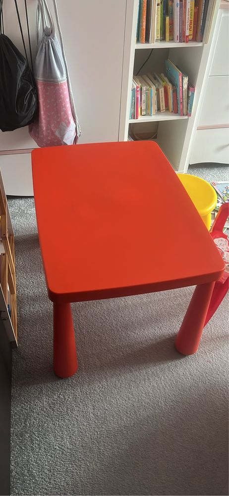 Stolik ikea mammut+2 krzeselka dla dzieci