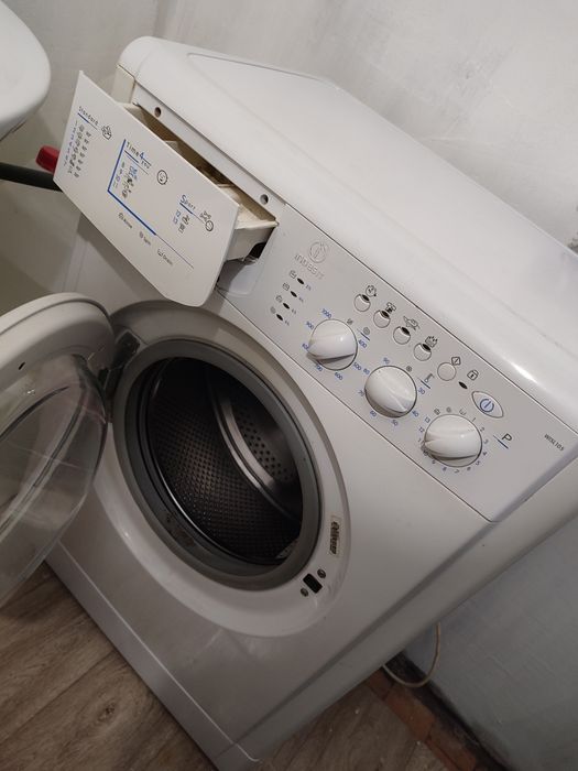 Продам стиральную машину indesit 4.5 кг