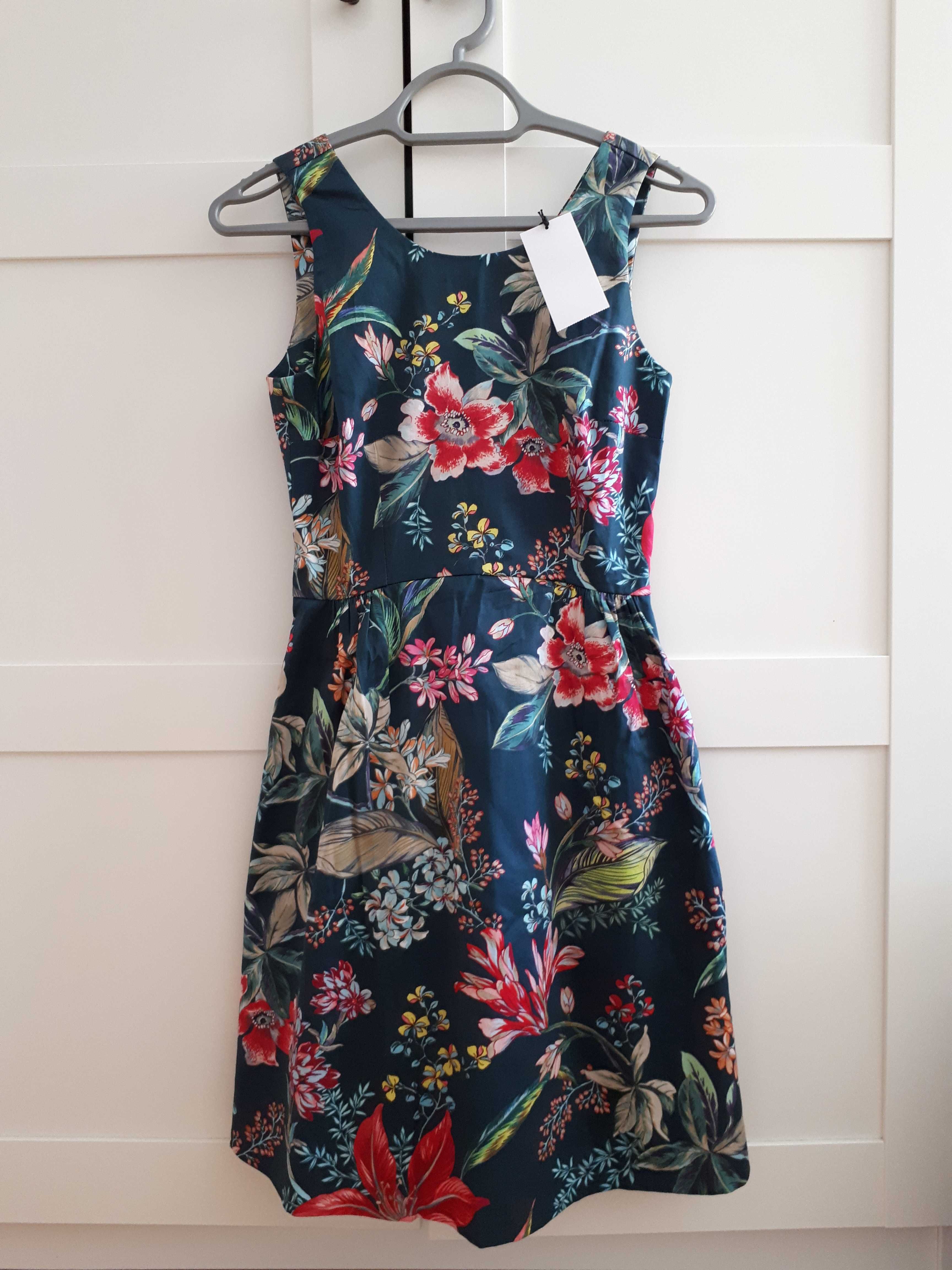 Bawełniana nowa sukienka Reserved w kwiaty z wycięciem na plecach, XS