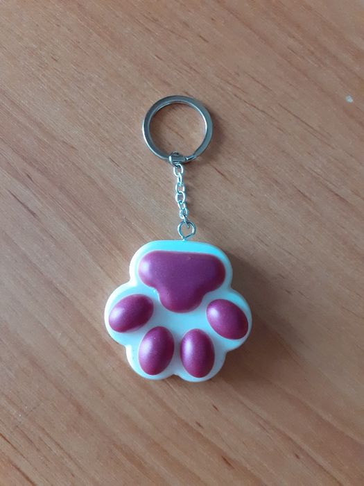 Łapka kocia. Brelok na klucze, do plecaka.