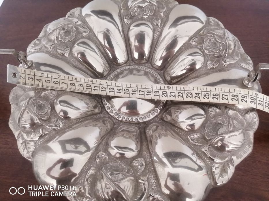 Fruteira em casquinha, com mais de 80 anos