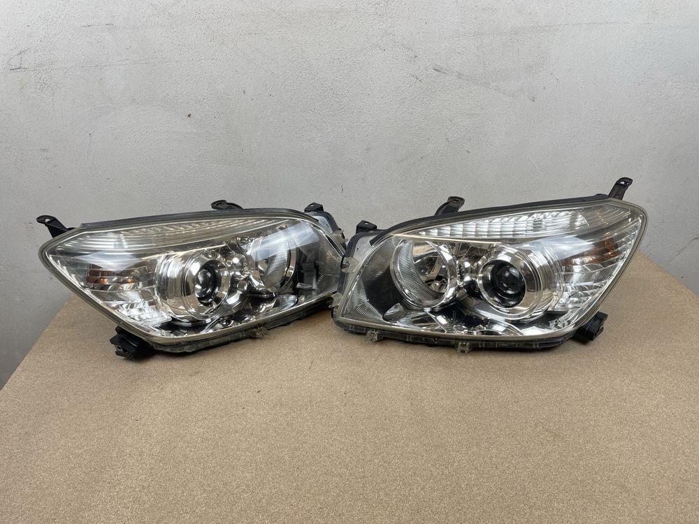 Lampa lampy przód Toyota Rav4 III komplet H7