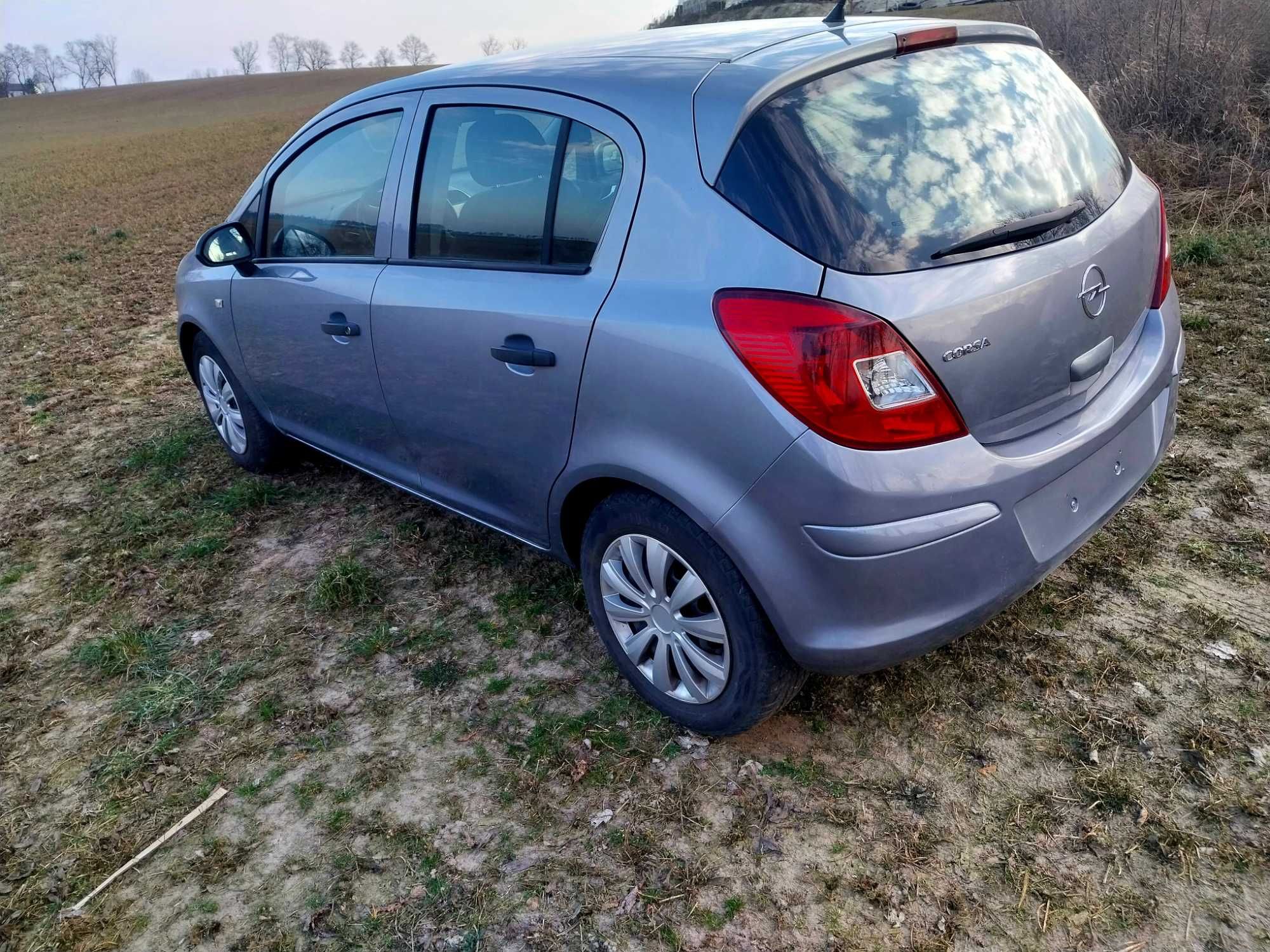 Opel corca D 1.2 b