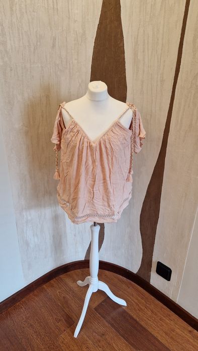 Bluzeczka pudrowy róż z odkrytymi ramionami River Island L