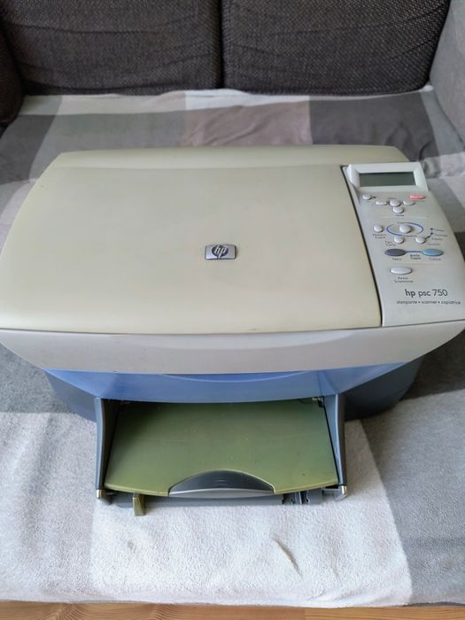 Stara drukarkę, drukuje w kolorze, kopiuje i skanuje HP laser Jet psc
