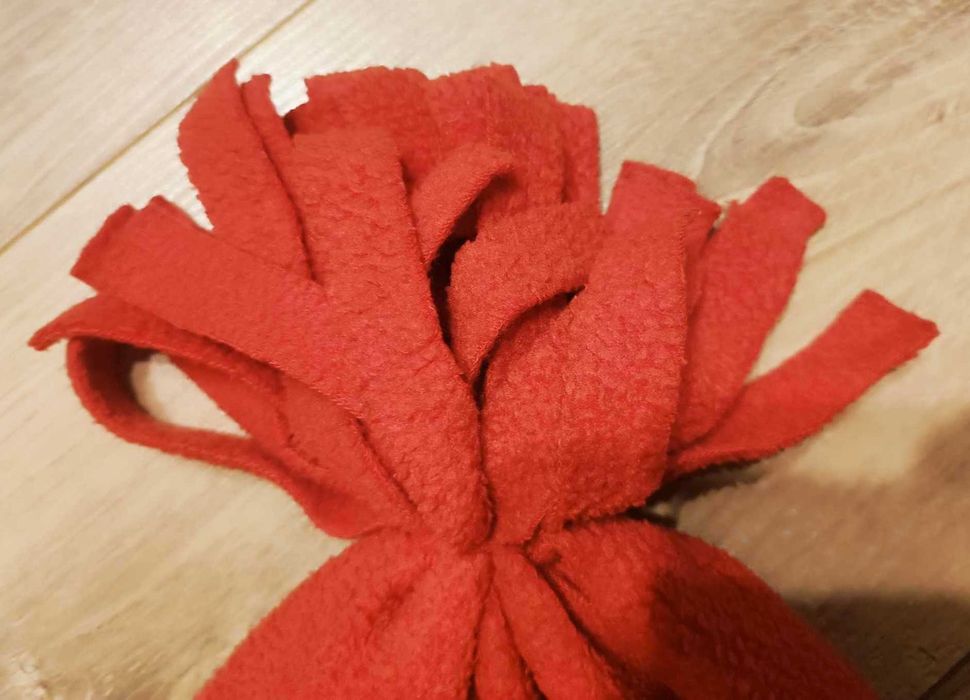 Czapka zimowa z polaru w kolorze czerwonym z pomponem z logo WOŚP