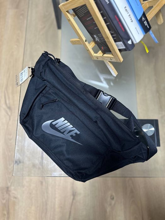 Продам сумку , бананку Nike