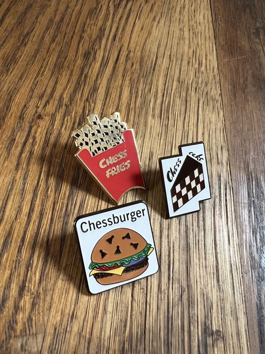 Пін значок «Ческейк»,подарунок шахи