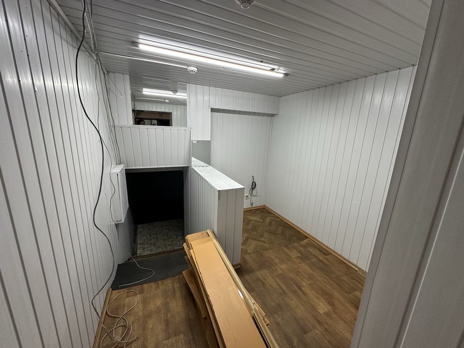 Оренда офісу 220 м² — 7 кабінетів, цоколь, вул. Незалежної України, 51