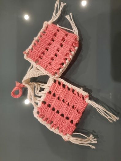 Vários bordados à mão diferentes (crochet manual)