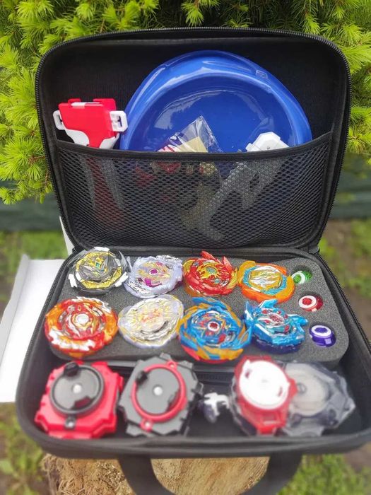 набір BeyBlade 8 бейблейдів ручки та механізми запуску в кейсі арена.