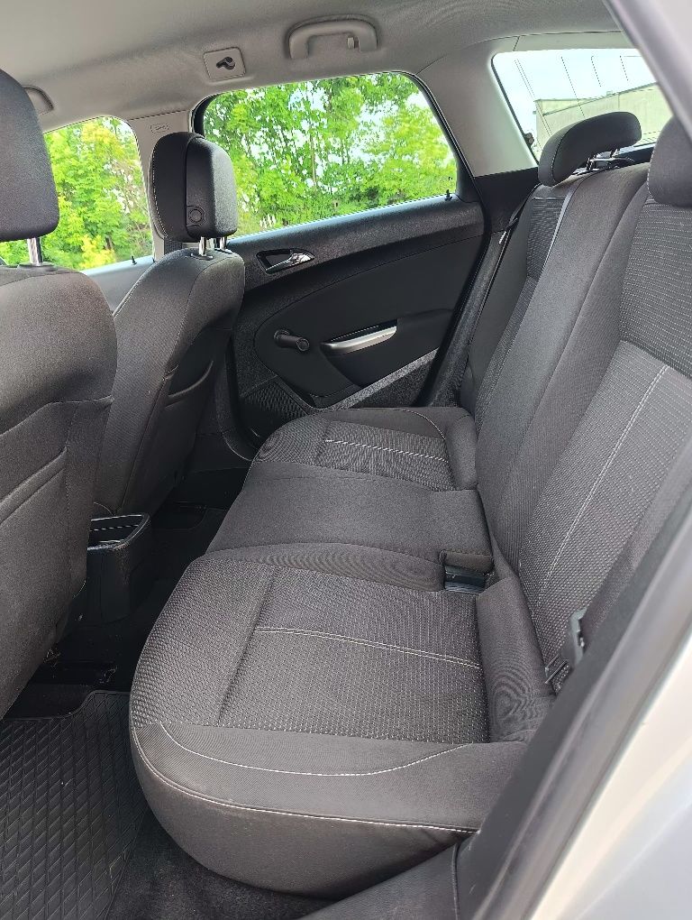 Opel Astra J 1.7Cdti 2011r. Bogato wyposażony