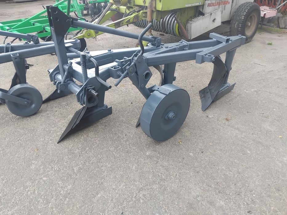 Плуг 3 корпусний